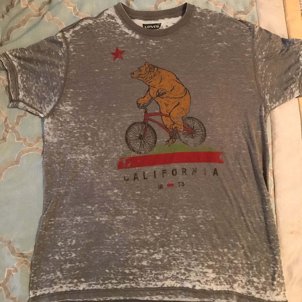 Levi’s t-shirt